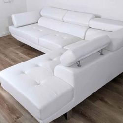 New Sectional Couch with Chaise! Free Delivery 🚚! Free Assembly! 
