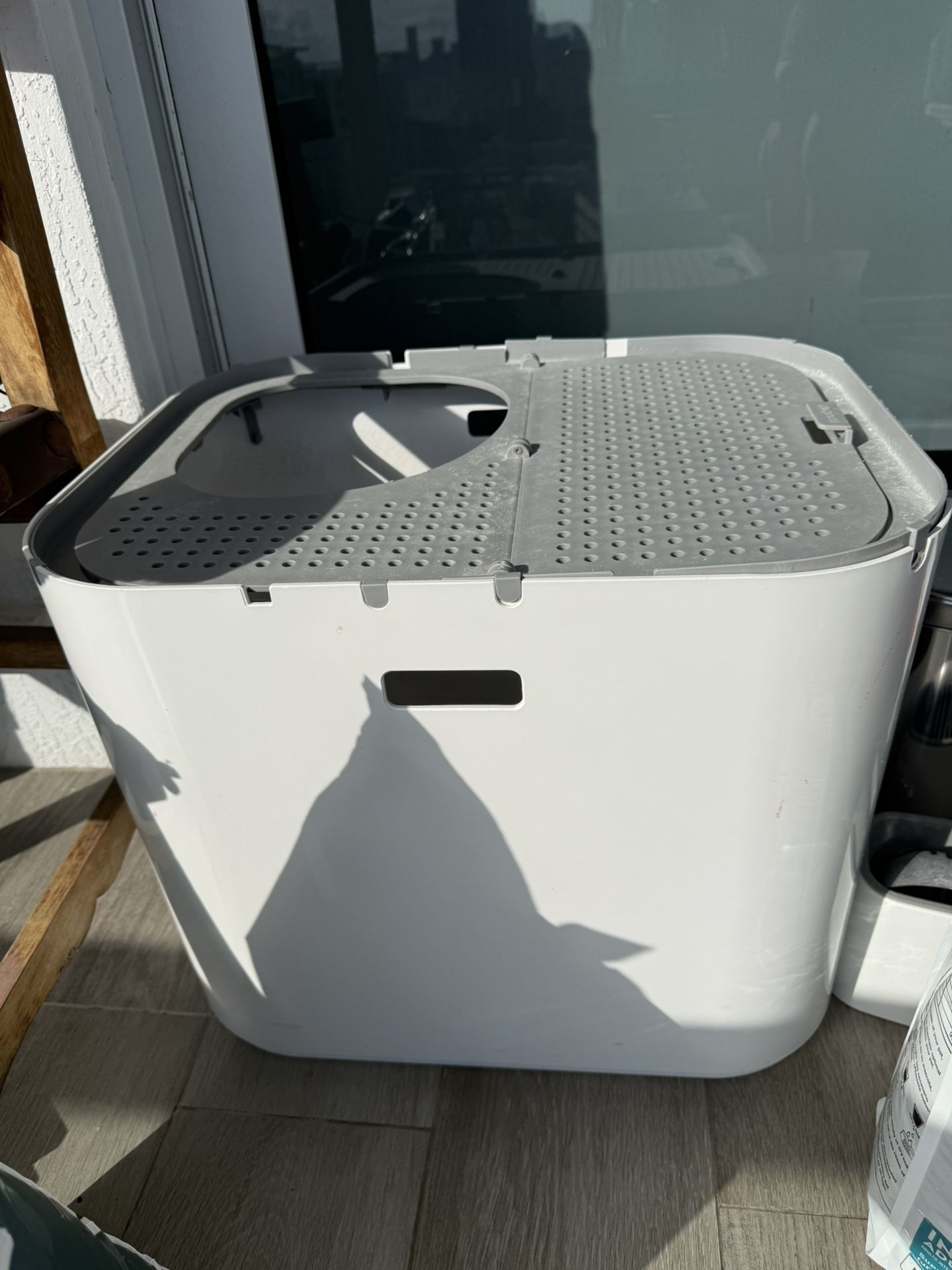 Modkat XL Litter Box With Liners, Cat Litter & Food - Pick Up Only