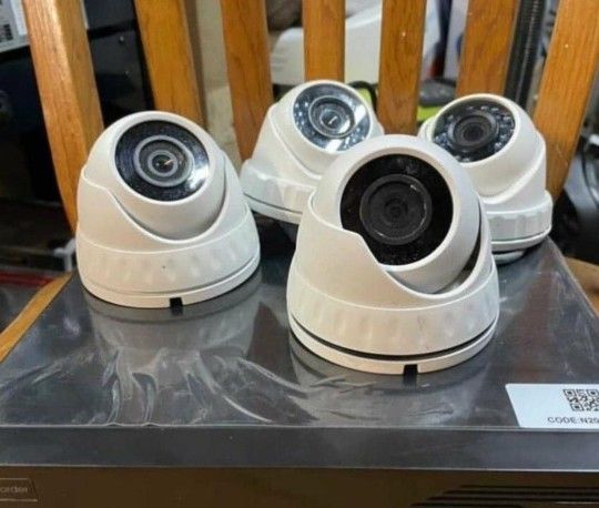 4 HD Cameras With DVR Recorder - Hablo Espanol‼️