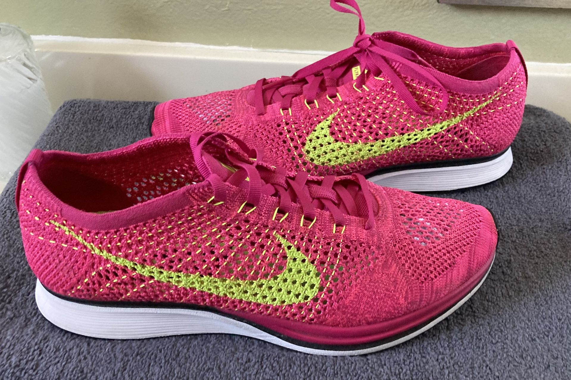 Nice Nike Flyknit Racer