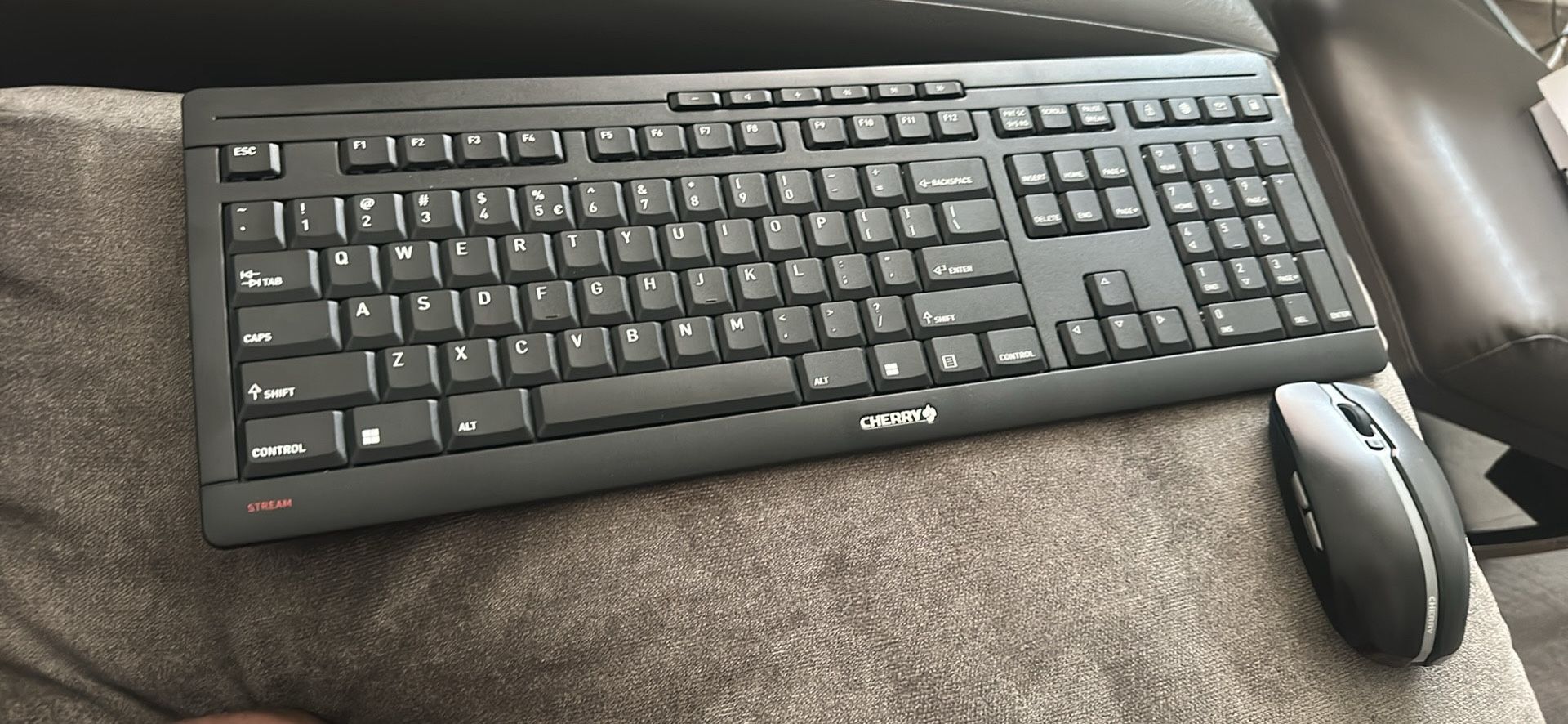 “Brand New” cherry Stream Keyboard With Mouse