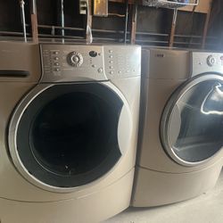 Frigidaire Elite Wager & Dryer 
