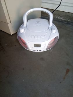 White cd player and radio