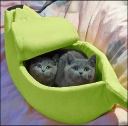 Brand new large banana-shaped pet bed