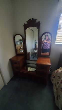 Old ,Good Condition Make Up Vanity 