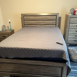 Queen Bed Set