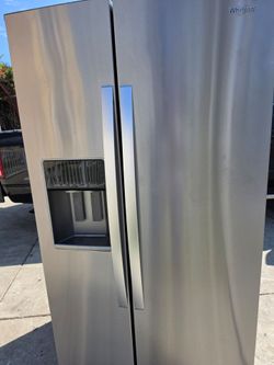 Refrigerador whirpool like new in great condition works everything