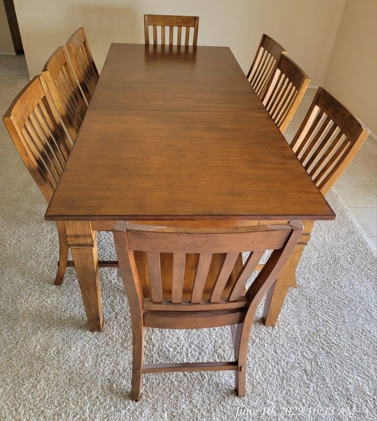 LIKE NEW LINDEN STREET JC PENNEY SOLID WOOD 9 PIECE DINETTE DINING SET TABLE