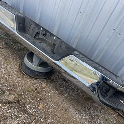 REAR BOMPER COMPLETO 2019-2024 CHEVROLET SILVERADO O GMC SIERRA