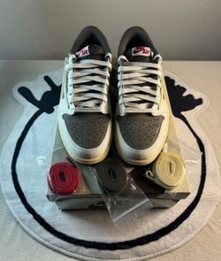 Travis Scott air Jordan 1 reverse mochas size 8.5