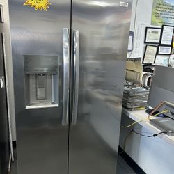 FRIGIDAIRE SIDE BY SIDE REFRIGERATOR STAINLESS STEEL!!! Water And Ice Dispenser!!! BRAND NEW!!!! Factory Warranty!!!!