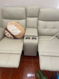 3 piece Leather Couch Set of Recliner/Love Seat