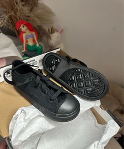 BLACK LOW TOP CONVERSE
