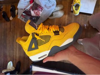 Jordan 4 lightning