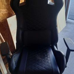 Used gaming chair (Wichita,KS)