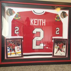 Framed Duncan Keith Autographed Jersey