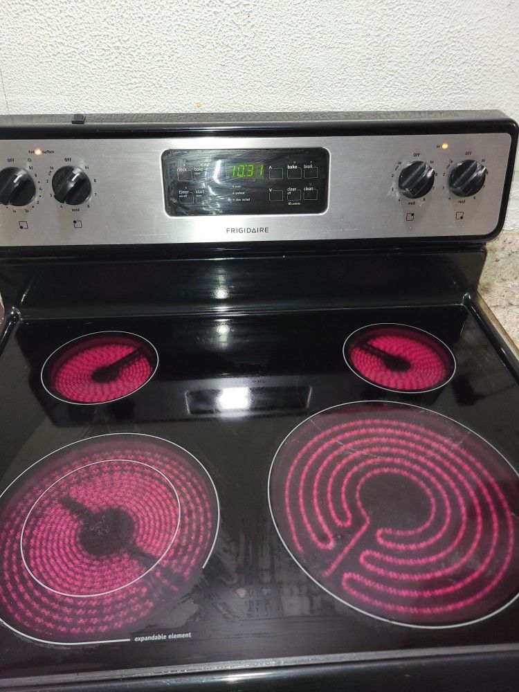 Frigidaire Stove