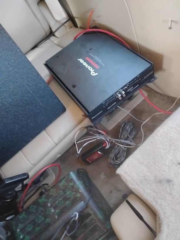 Two W6 12in Subs And 1000 W