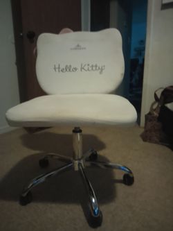 Impressions Hello Kitty Swivel Chair