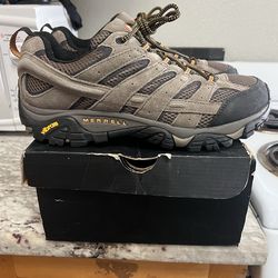 Sz 9.5 Mens Hiking Shoes $40 FIRM NO TRADES