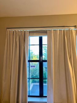 Curtain with adjustable rod