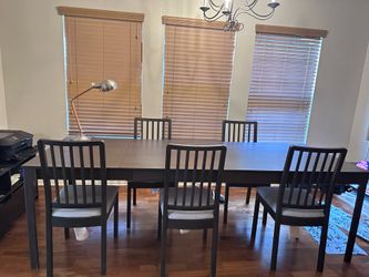 moving sale 🩸⚠️EKEDALEN TABLE AND SIX CHAIRS