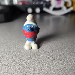 The Smurfs Snow Scarf Smurf Winter Garment Rare Vintage Display Toy Figurine