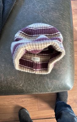 Aritzia 100% Cashmere Beanie Hat