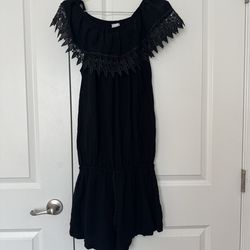 Women’s Black Off-Shoulder Lace-Trim Shorts Romper size xl