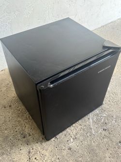 Black & Decker Black Mini Fridge