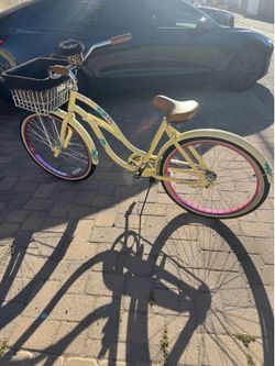 Woman’s beach cruiser