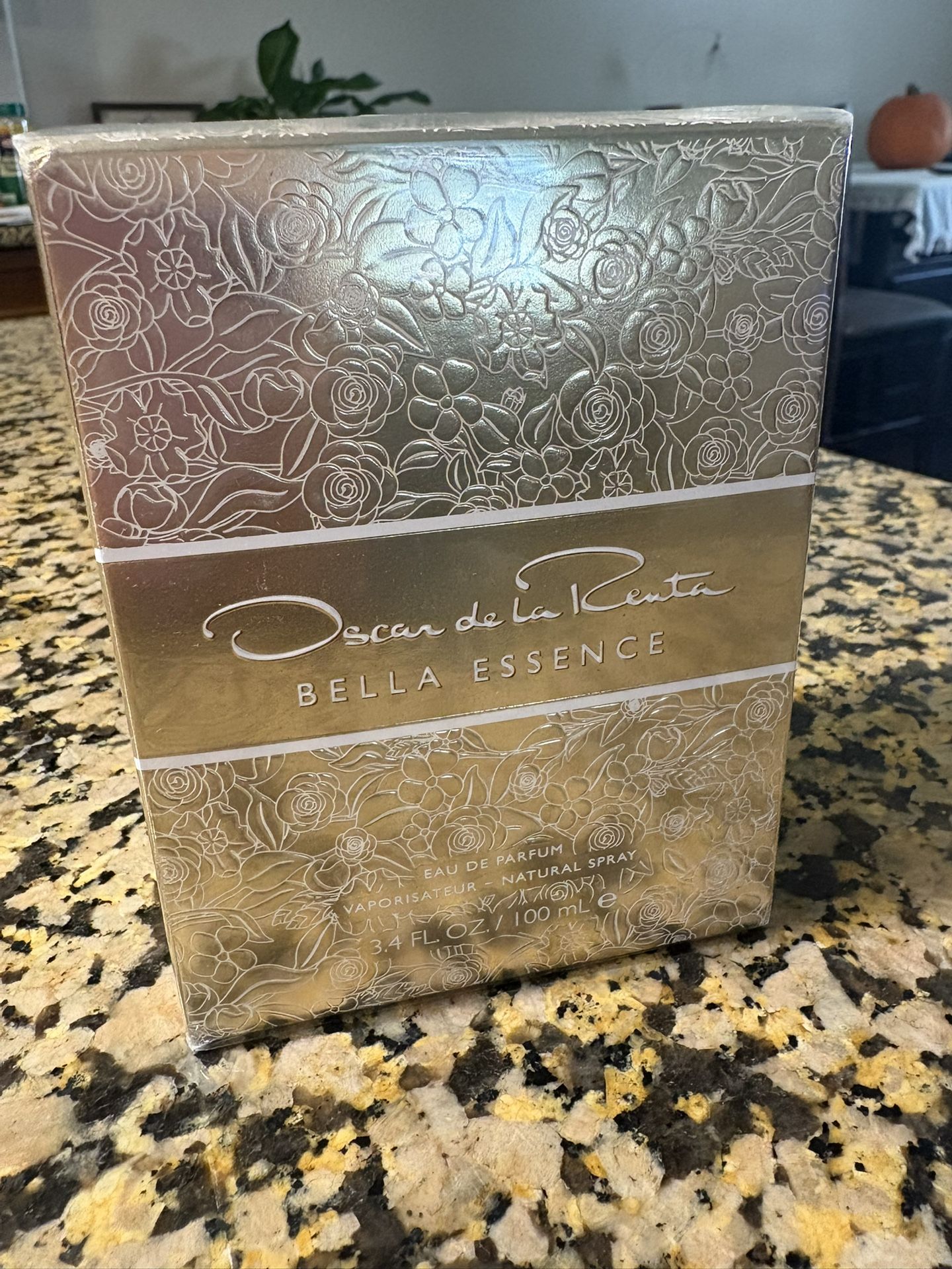 Oscar De La Renta Bella Essence Perfume