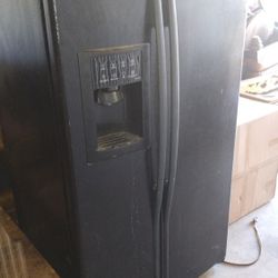 Great Working Refrigerator Needs A Little Bit Of Cleaning Text Mike (contact info removed)