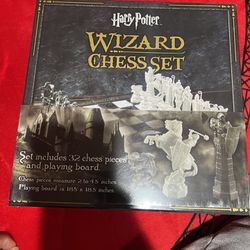The Noble Collection Harry Potter Wizard Chess Set 