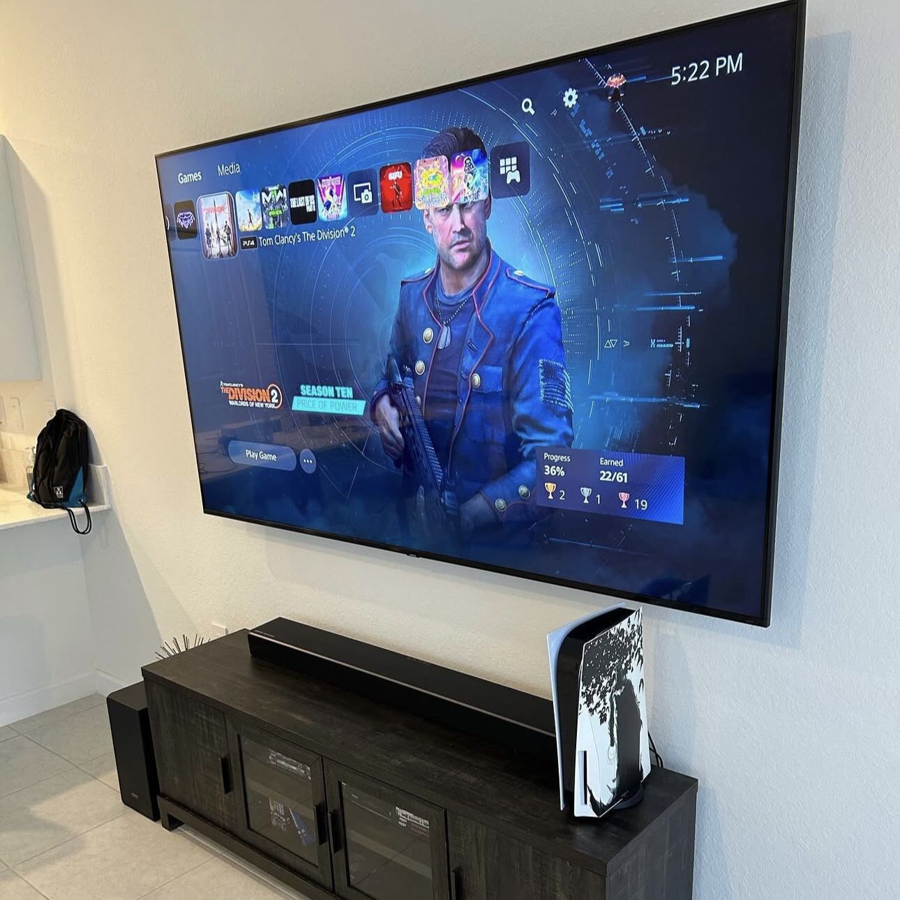 TV MOUNT
