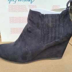Women's Black suede wedge shoes Size 7 1/2 Reg