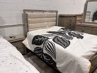Queen bedroom set