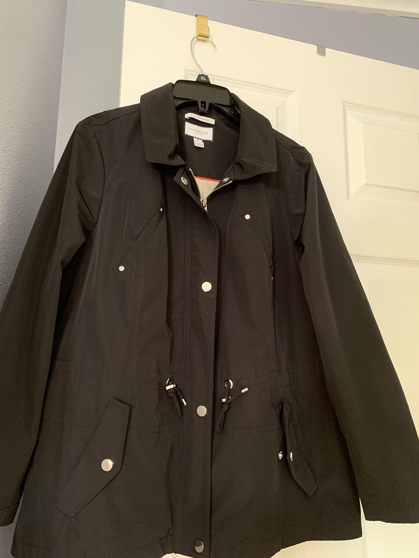 Women’s Jacket . Water Resistant. No hood    Very, Very Good Condition. Size M