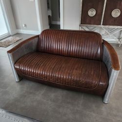 Sofá Model Aviator.