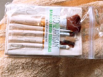 Beautiful bamboo brush. Essential s 5 pcs set