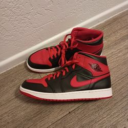 Jordan 1 Mid 