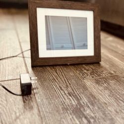 Aluratek 8” Distressed Wood Digital Photo Frame with Auto Slideshow