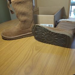 UGG Boots Never Worn Size 2