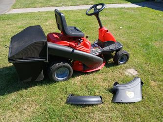 Craftsman riding mower like new with bagger ready to cut your grass