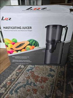 Loz Masticating Juicer in Box