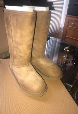 Unisex Ugg boots Size 3 (K Classic) Negotiable !!!