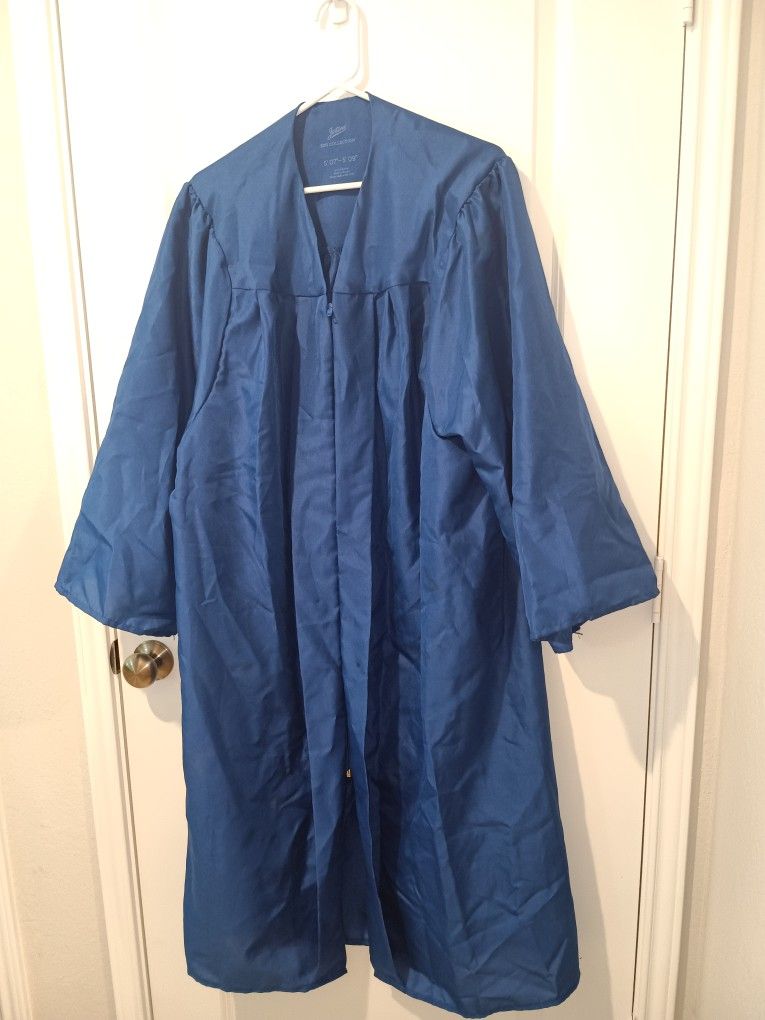 Graduation Gown *NO CAP*