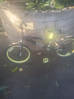 Boys 20 Inch Decay Bike Clean And Ready
