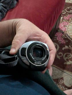 Sony handycam model dcr sr62 new battery, charging station and carrying case