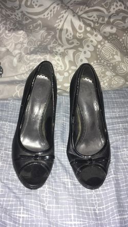 Black heels size 7 1/2